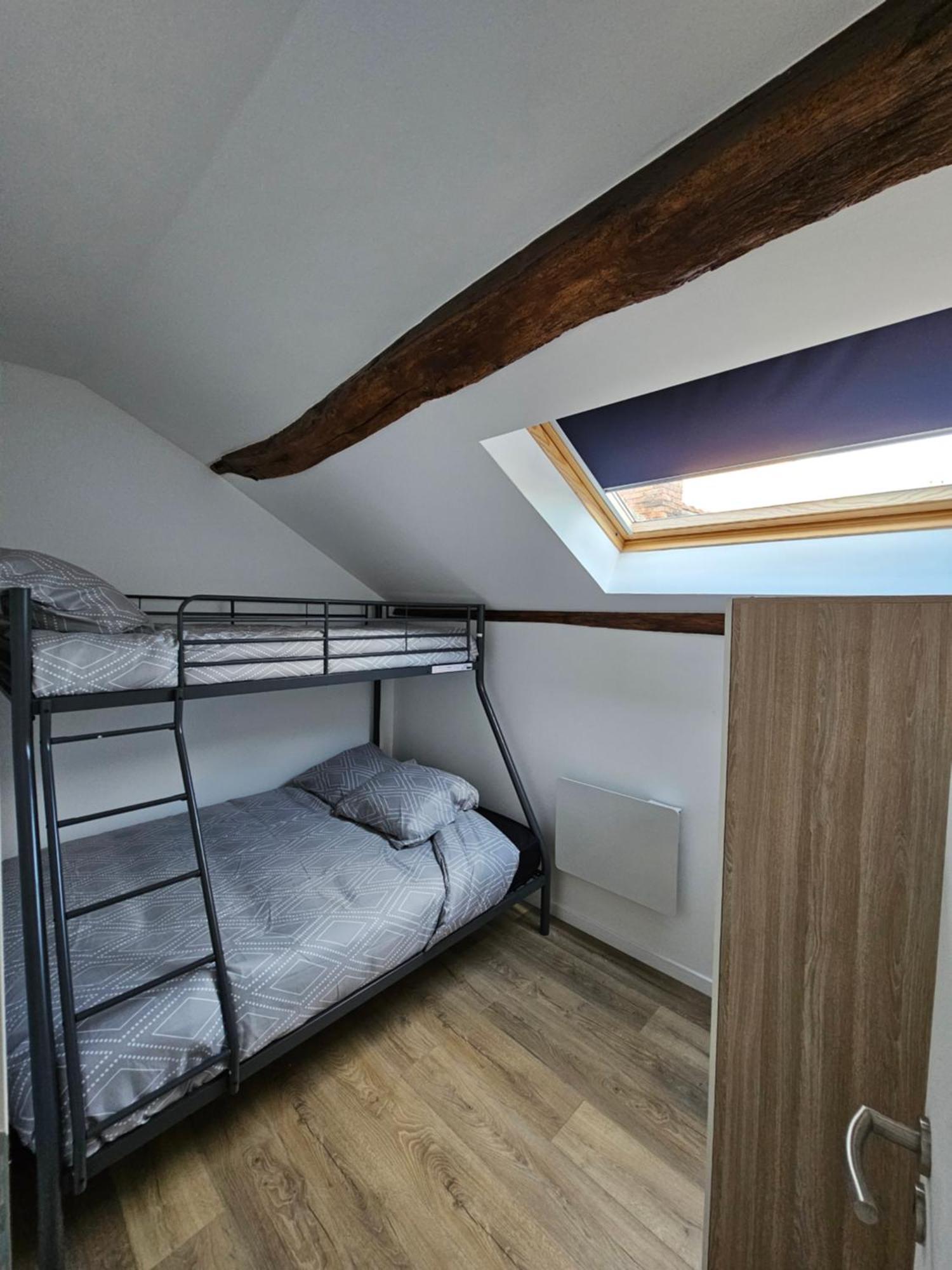 Joli Appartement Mansarde Decize Eksteriør bilde