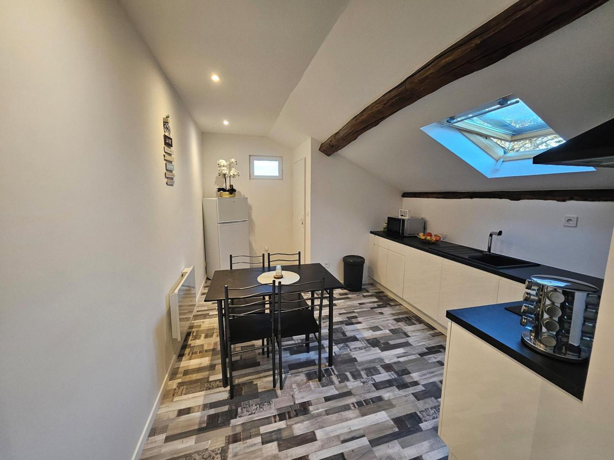 Joli Appartement Mansarde Decize Eksteriør bilde